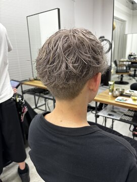 テラス トヨタ(Telasu Toyota) ケアブリーチでブリーチカラーのグレージュカラー◎