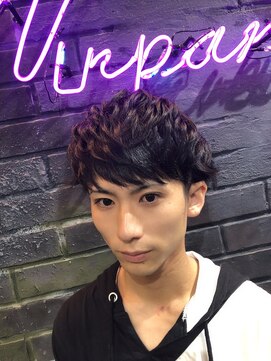 ヘアーシグネチャー(Hair Signature) スーツツーブロックマッシュ束感モテる黒髪流行