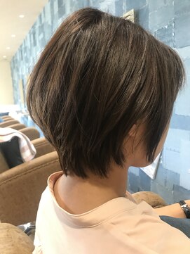 エイチ バイ エムズハウス(H eitch by mshouse) バックシルエットがキレイな耳掛けボブ【H eitchエイチ】