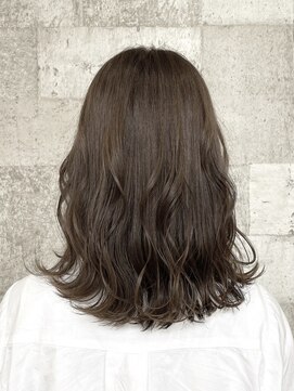 リサ グランシェ(RISA granche) ナチュラルカラー×オリーブカラー×ミディアム