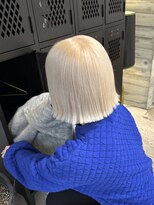 ヲタク(wotaku.)&nbsp;ホワイトブロンドケアブリーチ切りっぱなしボブ外ハネボブ金髪