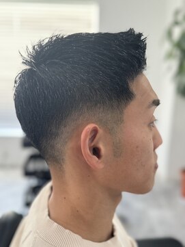 スワッグ(SWAG) メンズカット/メンズパーマ/フェードカット/眉毛/ヘッドスパ