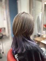 アリイ(ali'i)&nbsp;ウルフスタイル/ウルフヘア/グレージュカラー/インナーカラー