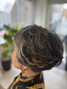 ルーチェ エ マジーア(luce e Magia.) 地毛ハイライト白髪ぼかし白髪活かしショートハイライト40代50代