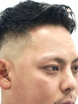 メリケンバーバーショップ コウベ(MERICAN BARBERSHOP KOBE) メンズカットバーバースタイルハイフェードN1