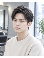 ロア(Roa.)&nbsp;センターパートニュアンスパーマフェザーパーマ刈り上げ