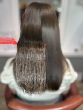 アルル 銀座(alulu) 艶の持続性が長いカラートリートメント/アッシュロングヘア