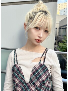 ホフ 大阪心斎橋店(F.O.F) ベージュインナーカラーショートボブレイヤーミディアム前髪