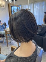 レイリー(LAiLy)&nbsp;簡単可愛い　前下がりショートボブ　アッシュベージュ