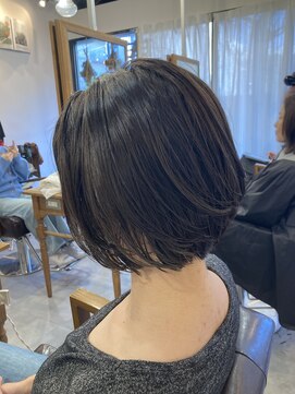 レイリー(LAiLy) 簡単可愛い　前下がりショートボブ　アッシュベージュ