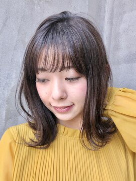 ローリー(Rowlly) #ミディアム#レイヤー#外ハネ