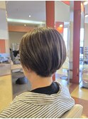 ハイライト×刈り上げマッシュショート