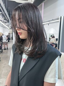 ピア ヤクイン(Pia Yakuin) トレンドレイヤーカット/ミディアムレイヤー/前髪なし