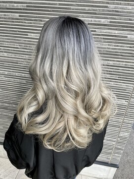 ゴートヘア(GOAT hair) バレイヤージュロングヘア