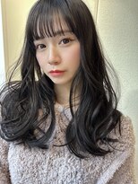 レヴリー(reverie) 暗髪ブリーチなしカラー前髪ぱつん顔周り20代