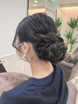 オフ(off)&nbsp;スーパーロングヘアの華やか編み込みアップ