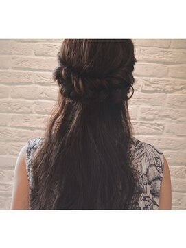 リアリ(LIALI) ヘアアレンジ ロープ編み