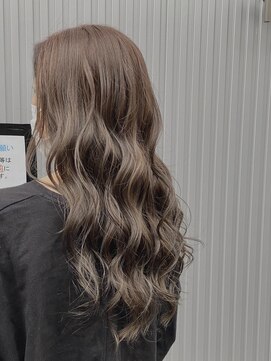 ベローチェ スモーキーグレージュで大人可愛いカラー!