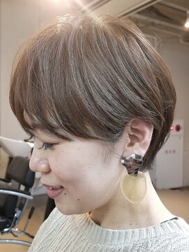 メリケンビューティーパーラー コウベ(MERICAN BEAUTY PARLOR KOBE) レザーカット×耳かけショート (tomo)