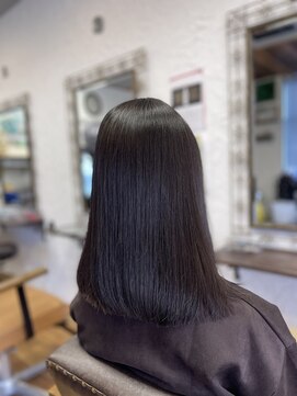 ラヴィアンローズ(La vie en rose) ロングヘアーストレート