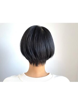 女性らしい丸みでナチュラルなショートヘアならアトリエティーポへお越しください！