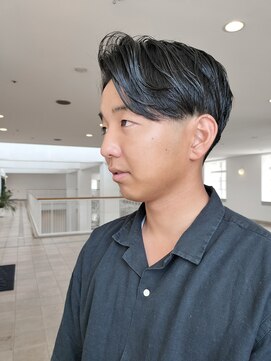 ビュートリアム 神戸(BEAUTRIUM) ツーブロックセンターパート/ショート/神戸/三宮