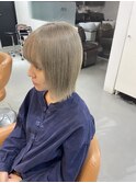 切りっぱなしボブ　オリーブベージュ