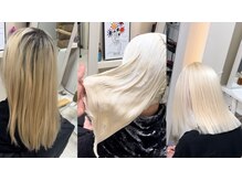 1日でホワイトやハイトーンカラーへ！修正ブリーチ黒染めからも出来ます◎
