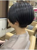刈り上げ女子ショート　ダークネイビーカラー