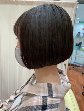 美容室ヒラトヤ 都南店 20代30代大人かわいいツヤ感前下がりオン黒髪ミニボブ