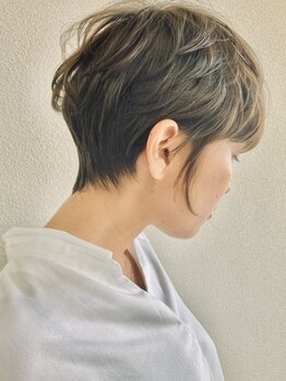 ブラウン(Brown)の写真/後頭部/首のライン/鼻筋…カットで日本人特有の骨格を生かした技術の高さに感動の声続出☆