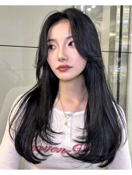 韓国ヘア　暗髪　ロングヘア　レイヤーカット　秋冬カラー　黒髪