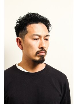 メリケンバーバーショップ フクオカ(MERICAN BARBERSHOP FUK) かき上げヘアショートレイアーくせ毛風パーマコンマヘアb11