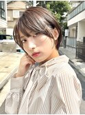 耳掛けショート × ワイドバング × アッシュブラウン