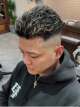 アミーゴ(AMIGO) 極道パーマ×スキンフェード×メッシュ
