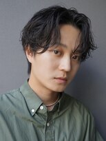 ヒビヲ(HIBIO)&nbsp;ツイストスパイラルパーマセンターパートシャドウパーマ緩め30代