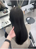 アルドーレフィエロ シンサイバシ(Ardore fiero shinsaibashi)&nbsp;赤みをしっかりおさえてくれる暗めオリーブブラック♪