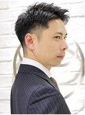 ツーブロック爽やかショートスタイルメンズアップバング