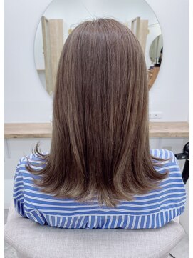 伸ばし中ロングボブ