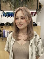 チオ(Chio)&nbsp;【富山】ハイトーンベージュの洗練ミディアムスタイル
