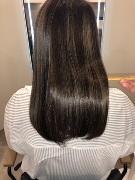 アールサロン アオヤマ(Rr SALON AOYAMA) プラチナミネコラストレート