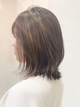 ノラ ウメダ(NORA UMEDA) 【NORA UMEDA 高木】外ハネボブと大人ハイライトカラー