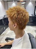 ブロンドカラー×スパイキーショート
