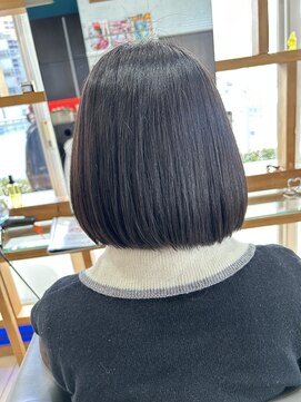 スタジオ アルファプラス 日暮里店(studio α+) ステップボーンカットカットボブショートハイライト白髪ぼかし