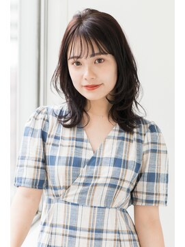トッカ ヘアアンドトリートメント 難波店 やわらかミディアムレイヤースタイル