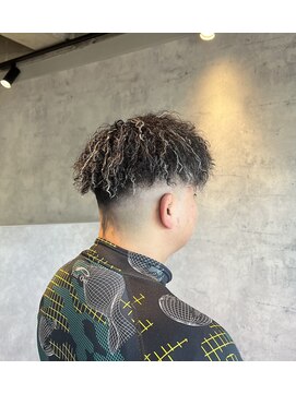 シャノ(siano) フェード/シルバーメッシュ/ツイストスパイラルパーマ