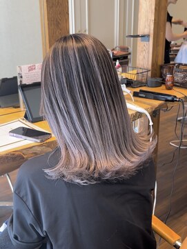 ラグーン(LAGOON) バレイヤージュグレージュハイライトダブルカラーケアブリーチ