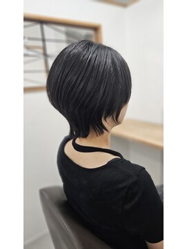 リリ(Rily) 丸みショートレイヤー