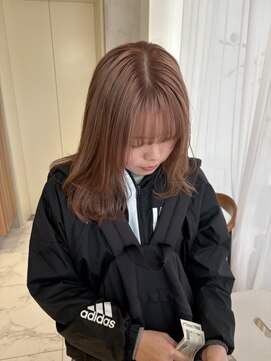 ガリカ 博多(Gallica) ミディアムレイヤーにぱっつん前髪 & ピンクベージュ