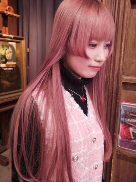 顔周りに段差を効かせたロング映えくすみピンクカラー大人向け